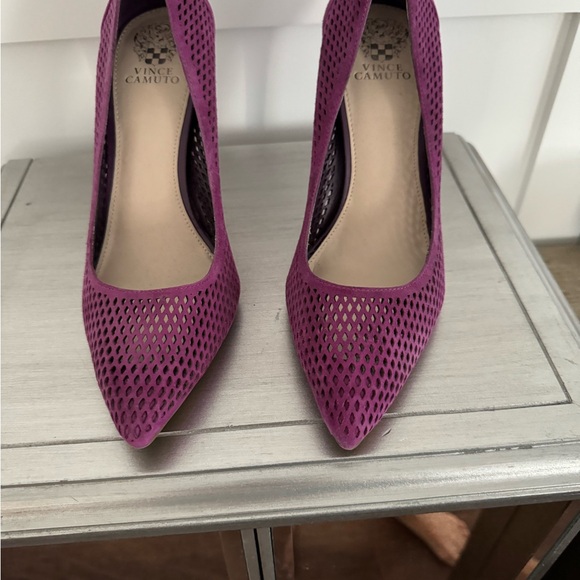 Vince Camuto purple suede pumps size 10 - Picture 3 of 3